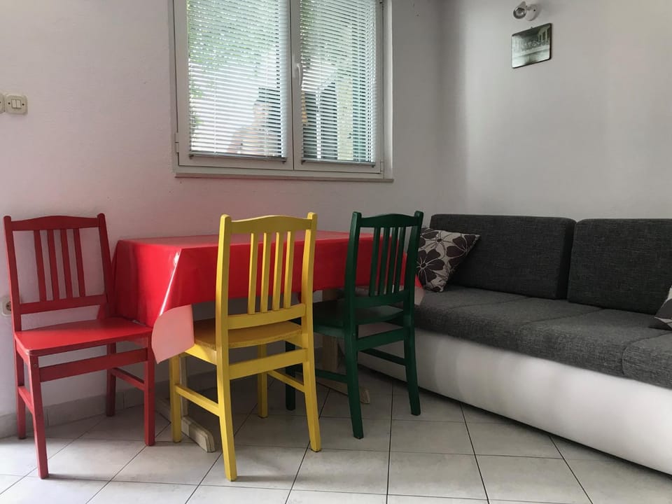 Seating area, Dining area