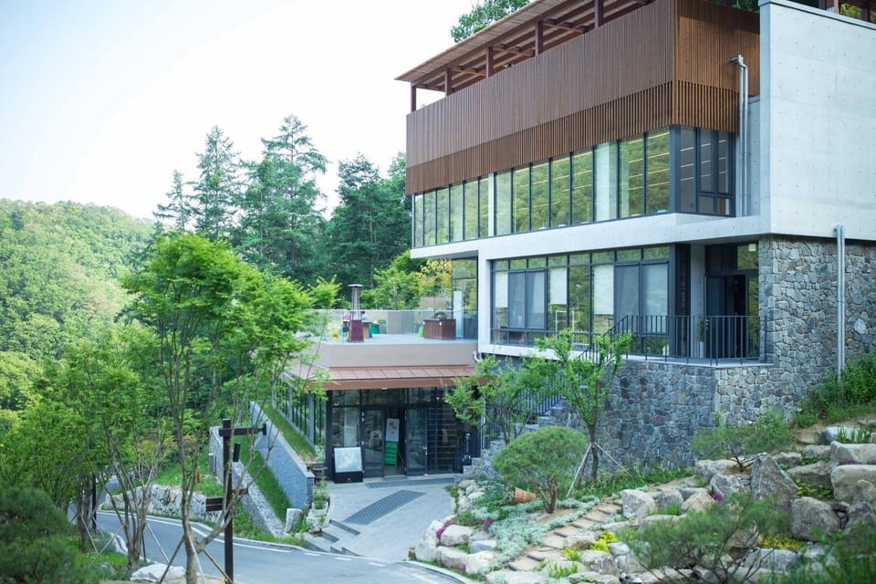 Facade/entrance
