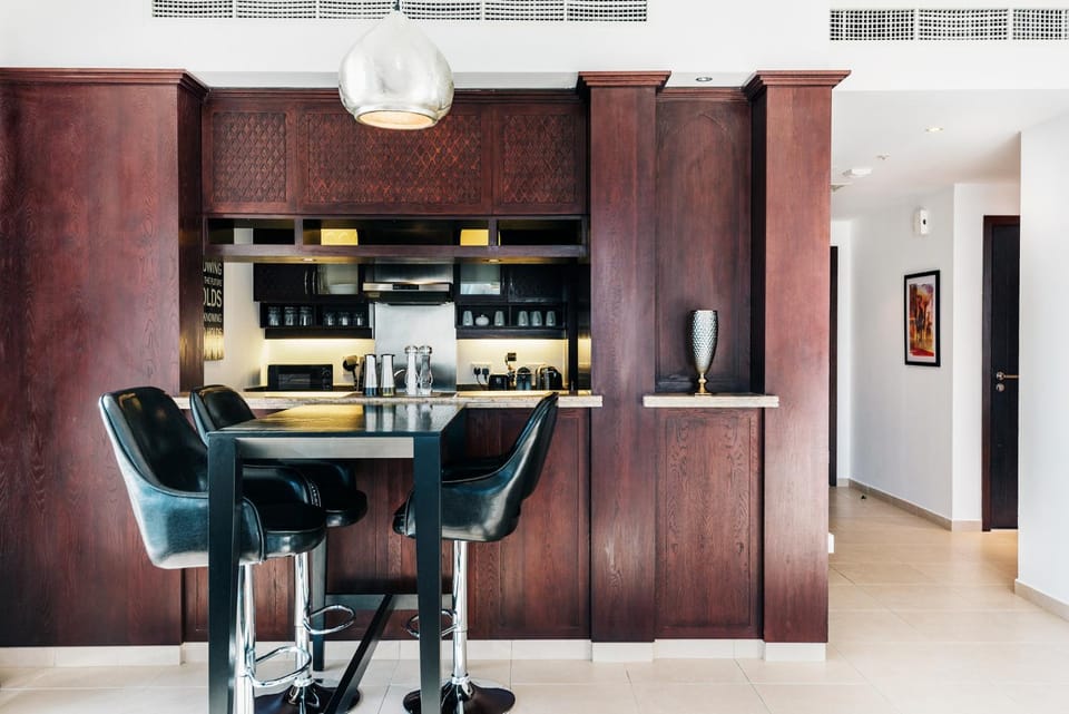 Kitchen or kitchenette, Dining area