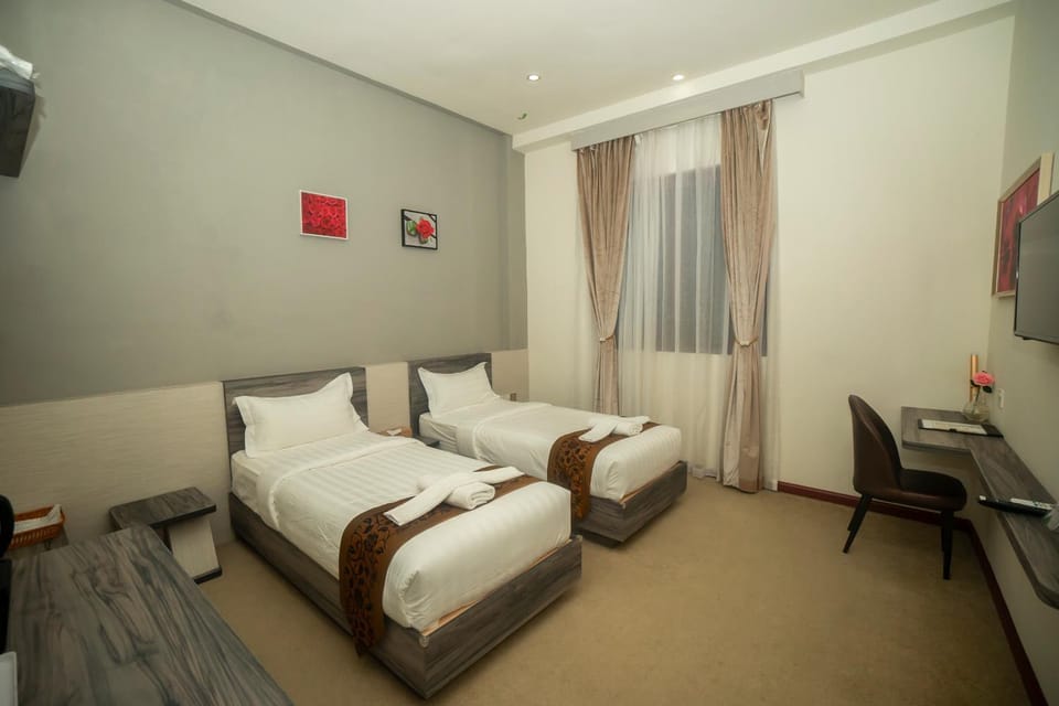 Shower, Communal lounge/ TV room, Bathroom, Bedroom, Bath