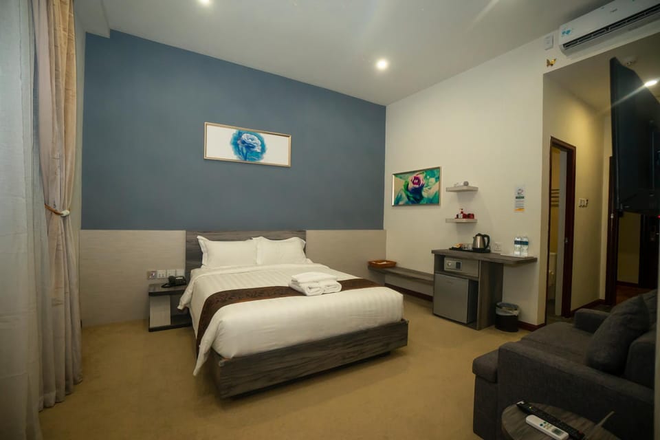 Communal lounge/ TV room, Bed, Bathroom, Bedroom