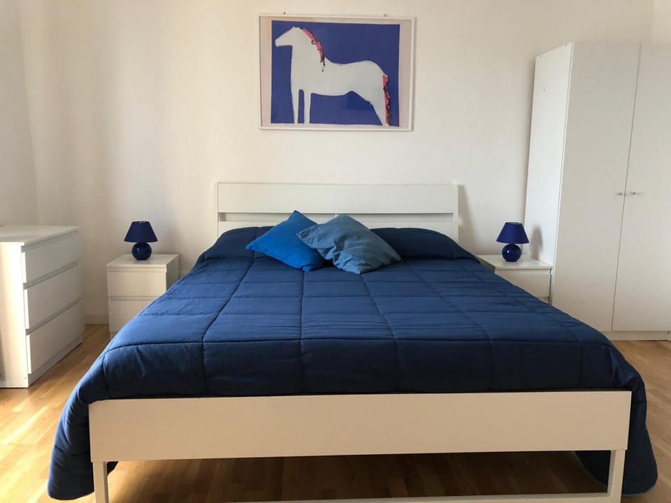 Bird's eye view, TV and multimedia, Balcony/Terrace, Photo of the whole room, Bedroom, Sea view, Street view, Inner courtyard view, internet, microwave, air conditioner
