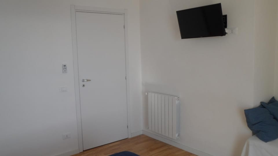 TV and multimedia, Bedroom, internet, air conditioner