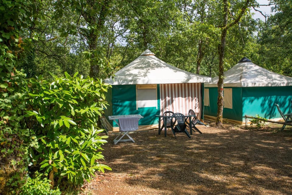 Camping Au Bois Dormant Campground/ 
RV Resort in Occitanie