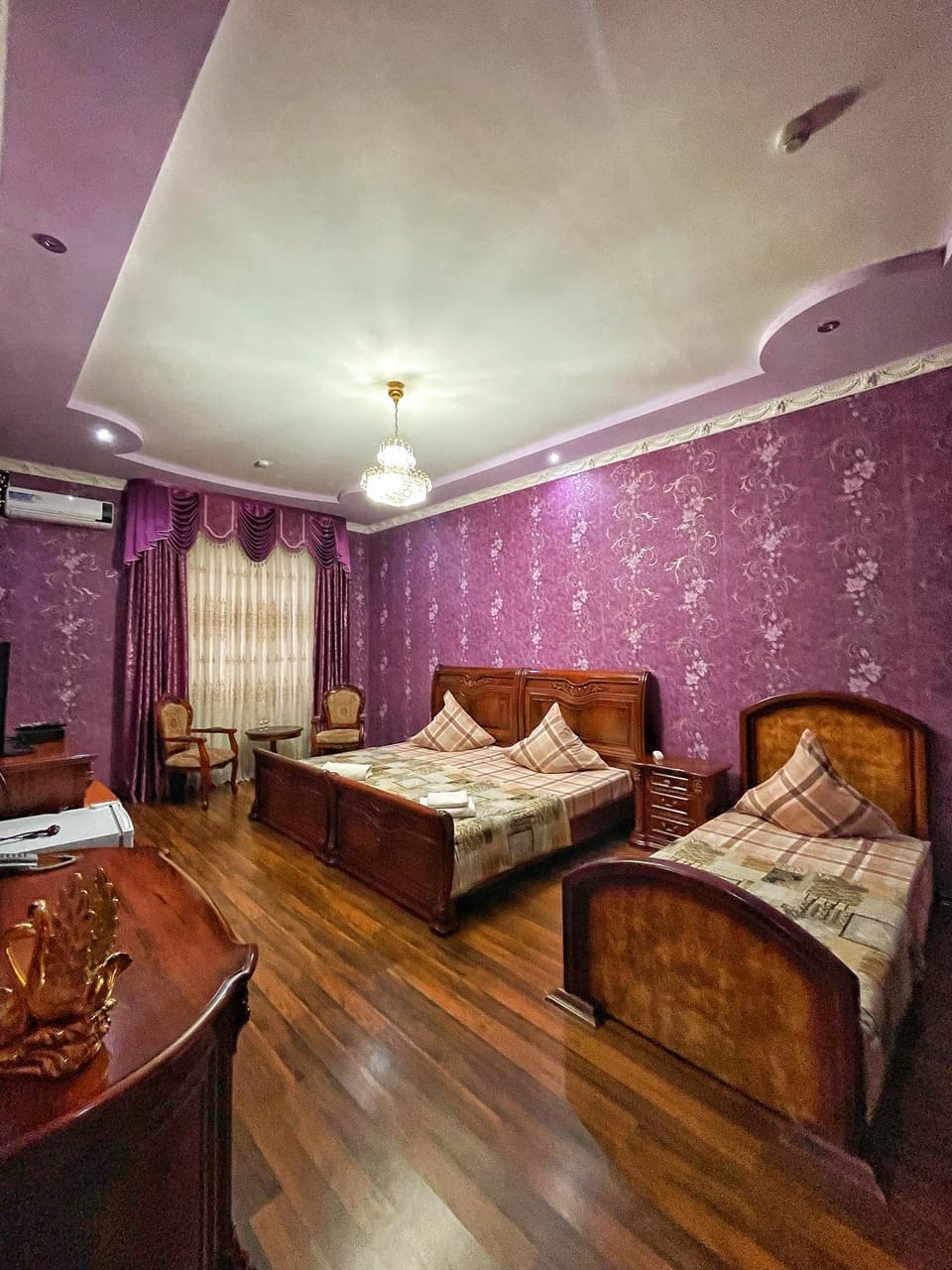 Bed, TV and multimedia, Bedroom