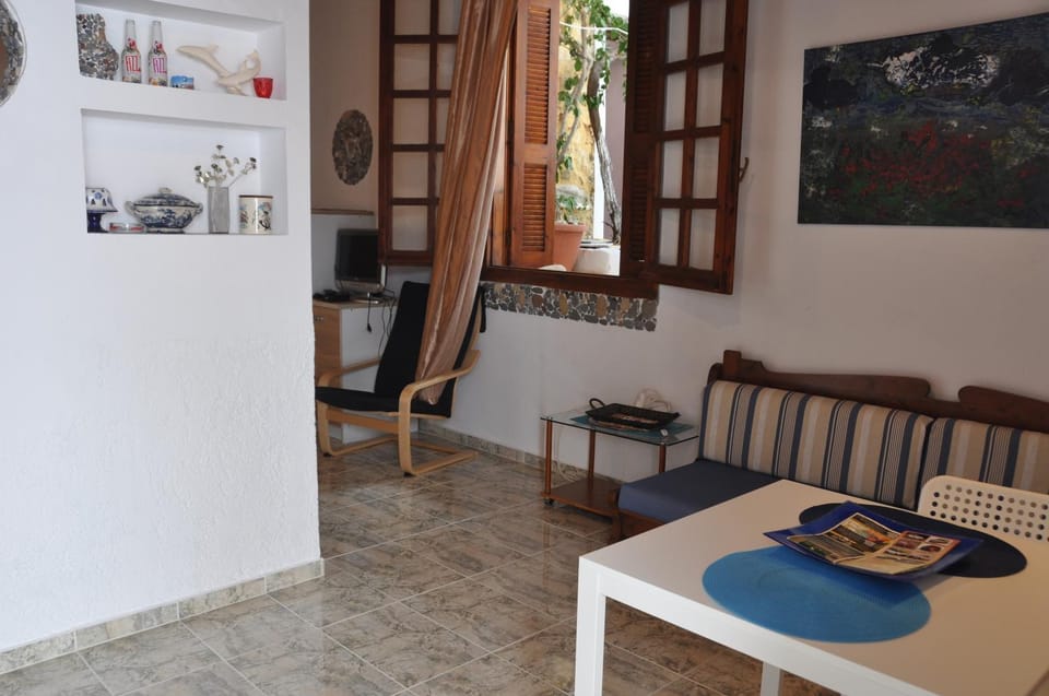 Beach Studio next to the center Apartment in Kissamos