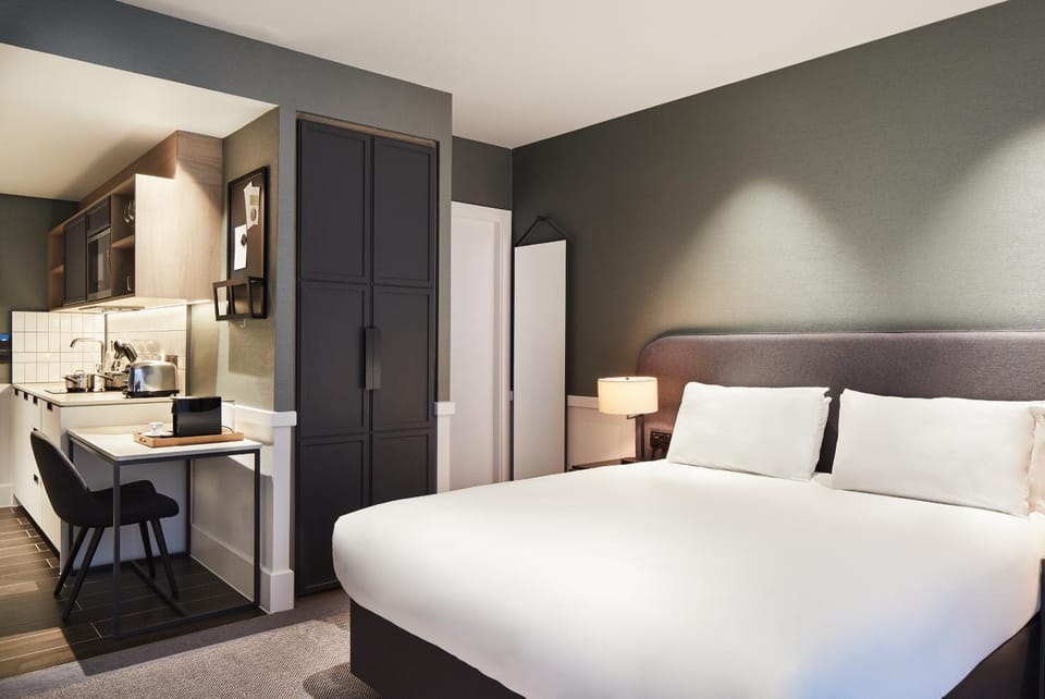 Bed, Photo of the whole room