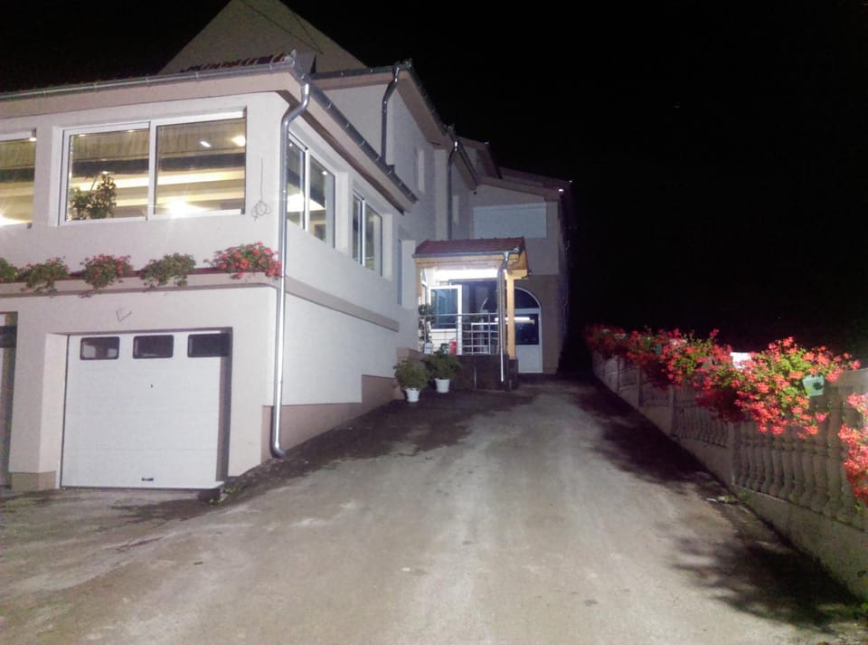 Karavan 123 Motel in Serbia