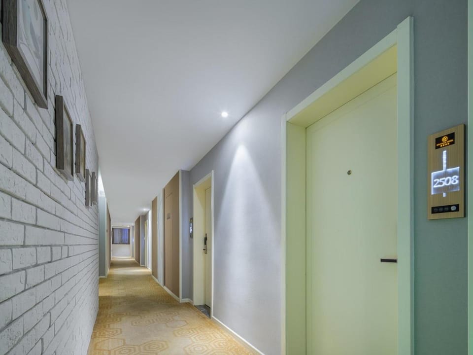 Starway Hotel Hangzhou Renhe Avenue Hotel in Hangzhou