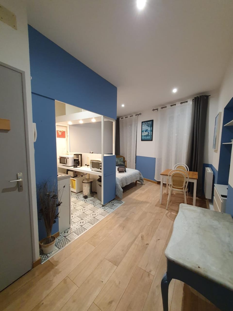 Photo of the whole room