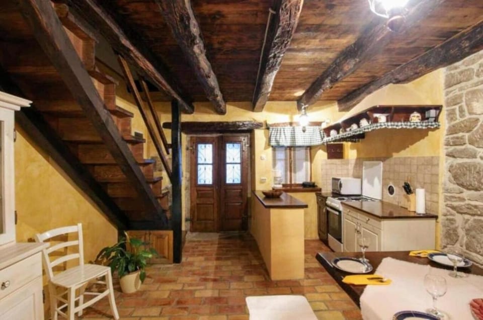 Kitchen or kitchenette, Seating area, Dining area