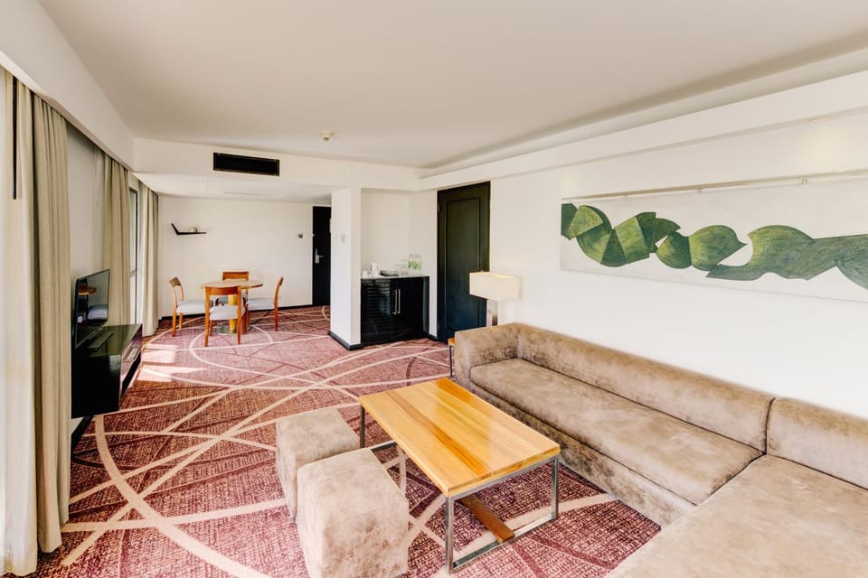 TV and multimedia, Living room, Seating area, air conditioner