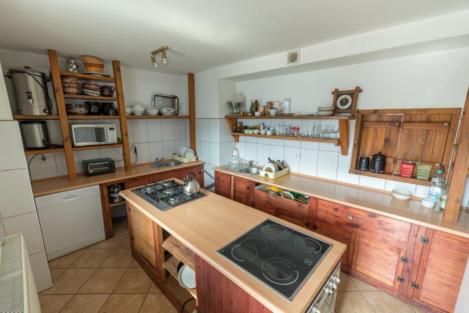 Kitchen or kitchenette, Communal kitchen