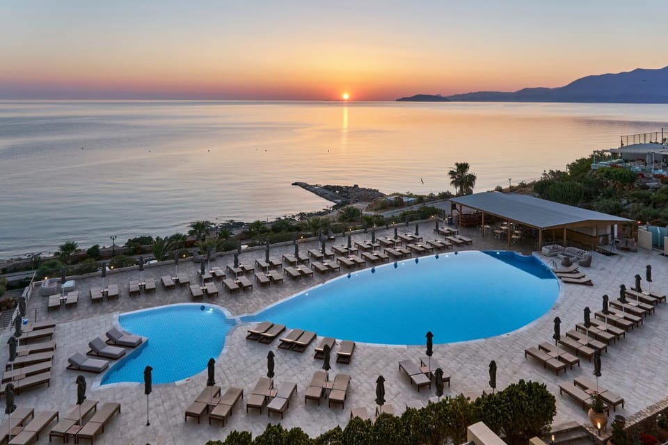 Nearby landmark, Day, Natural landscape, Beach, Mountain view, Pool view, Sea view, Swimming pool, Sunrise, Sunset, sunbed