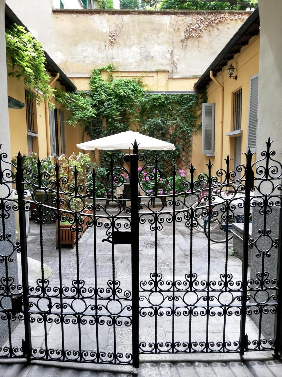Patio, Facade/entrance