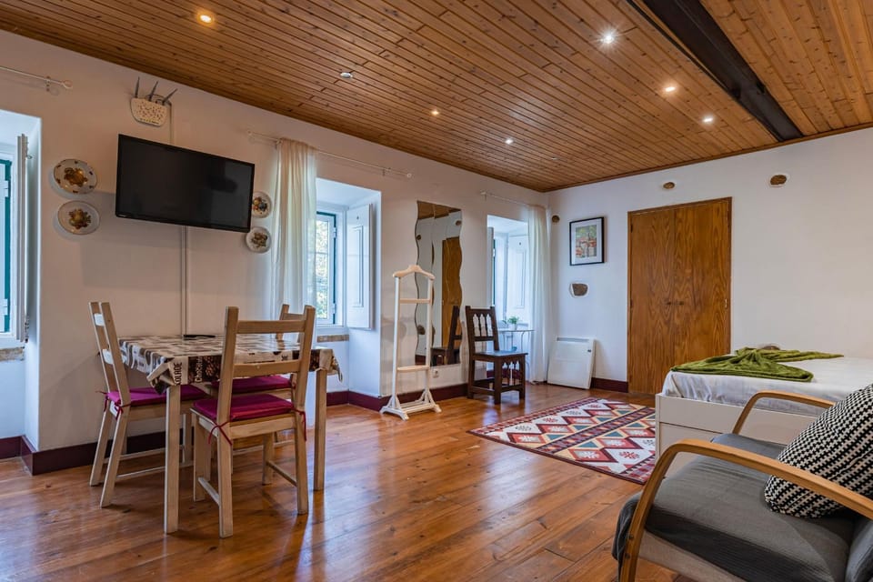 Bed, Seating area