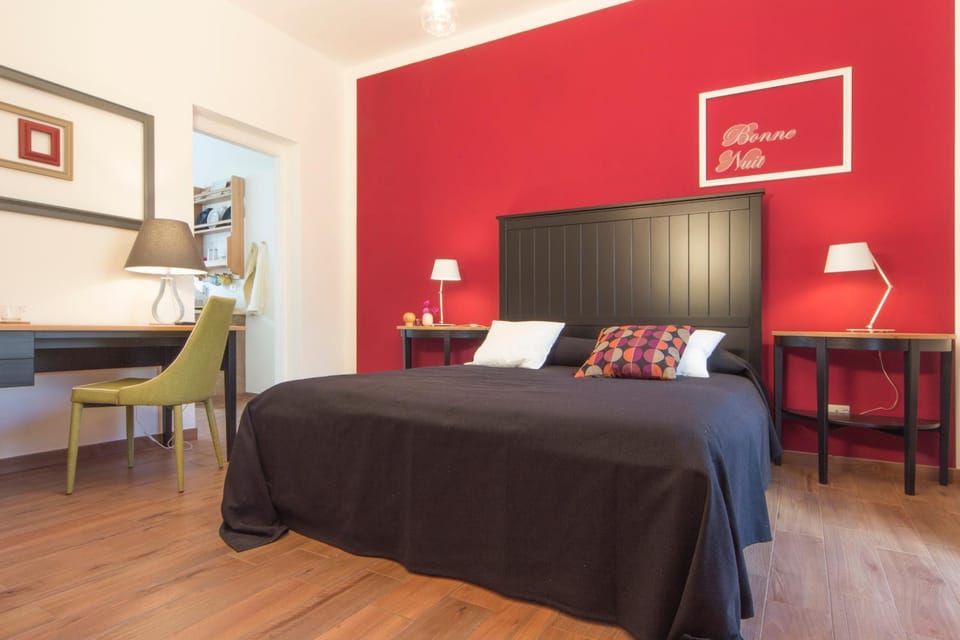 Bed, Photo of the whole room