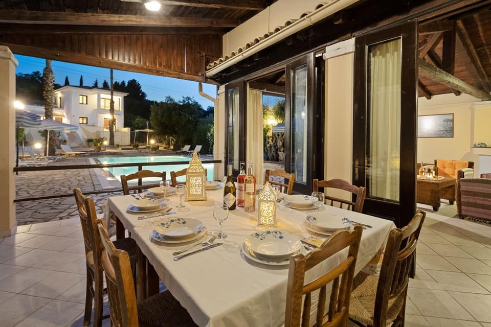 Patio, Food and drinks, Dining area, Pool view, Swimming pool