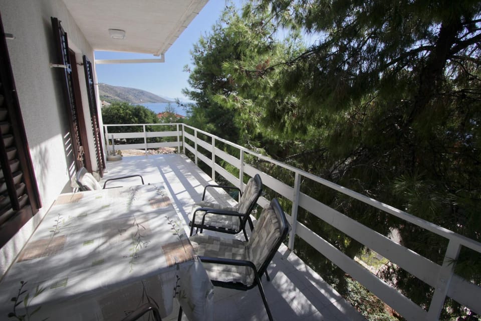 View (from property/room), Balcony/Terrace, Seating area, Sea view