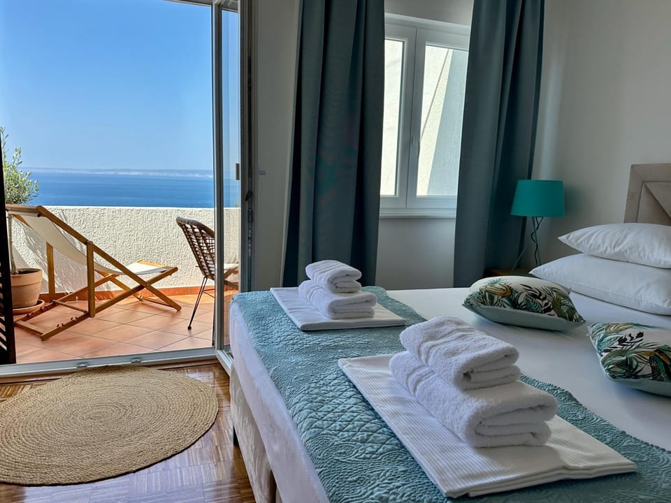 Bed, Sea view