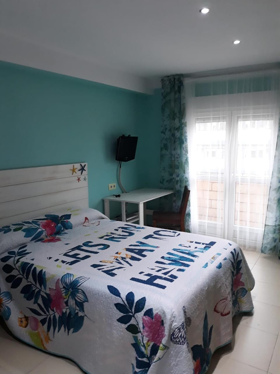 Photo of the whole room, Decorative detail, Bedroom