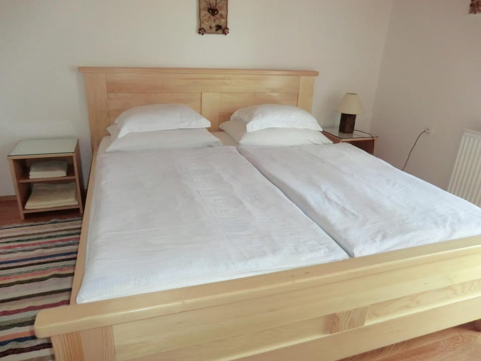 Bed, Mountain view