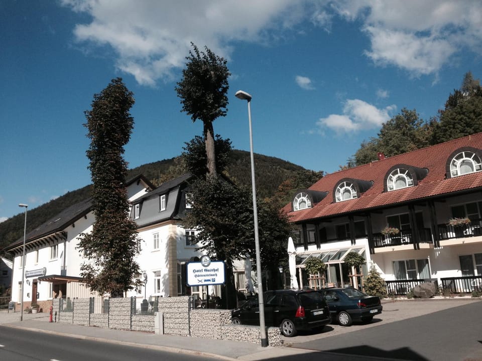 Facade/entrance, Text overlay, Street view