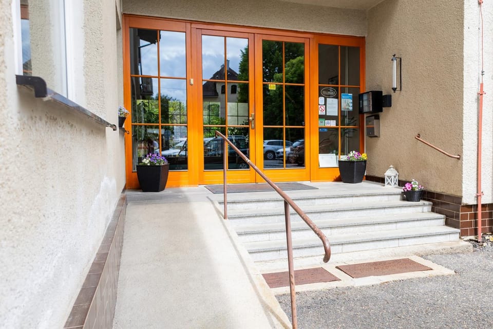 Facade/entrance