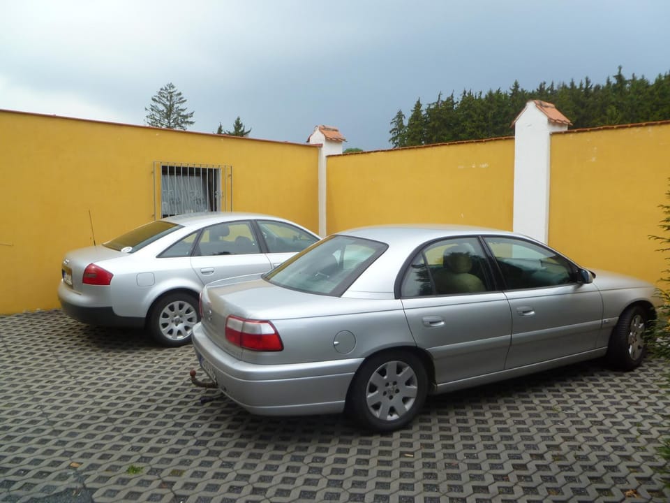 Property building, Facade/entrance, On-site shops, Inner courtyard view, Parking