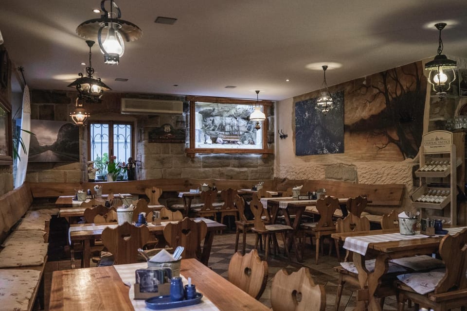 Restaurant/places to eat, Lounge or bar