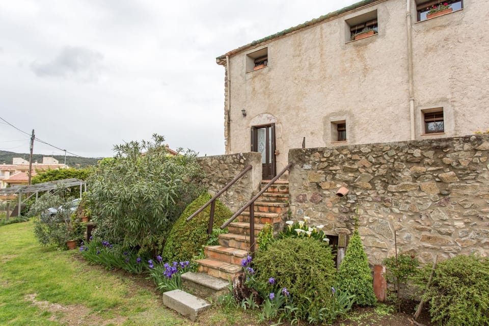 Property building, Patio, Facade/entrance, Spring, Day, Garden, Balcony/Terrace, Garden view, Internal: Not applicable to any particular room
