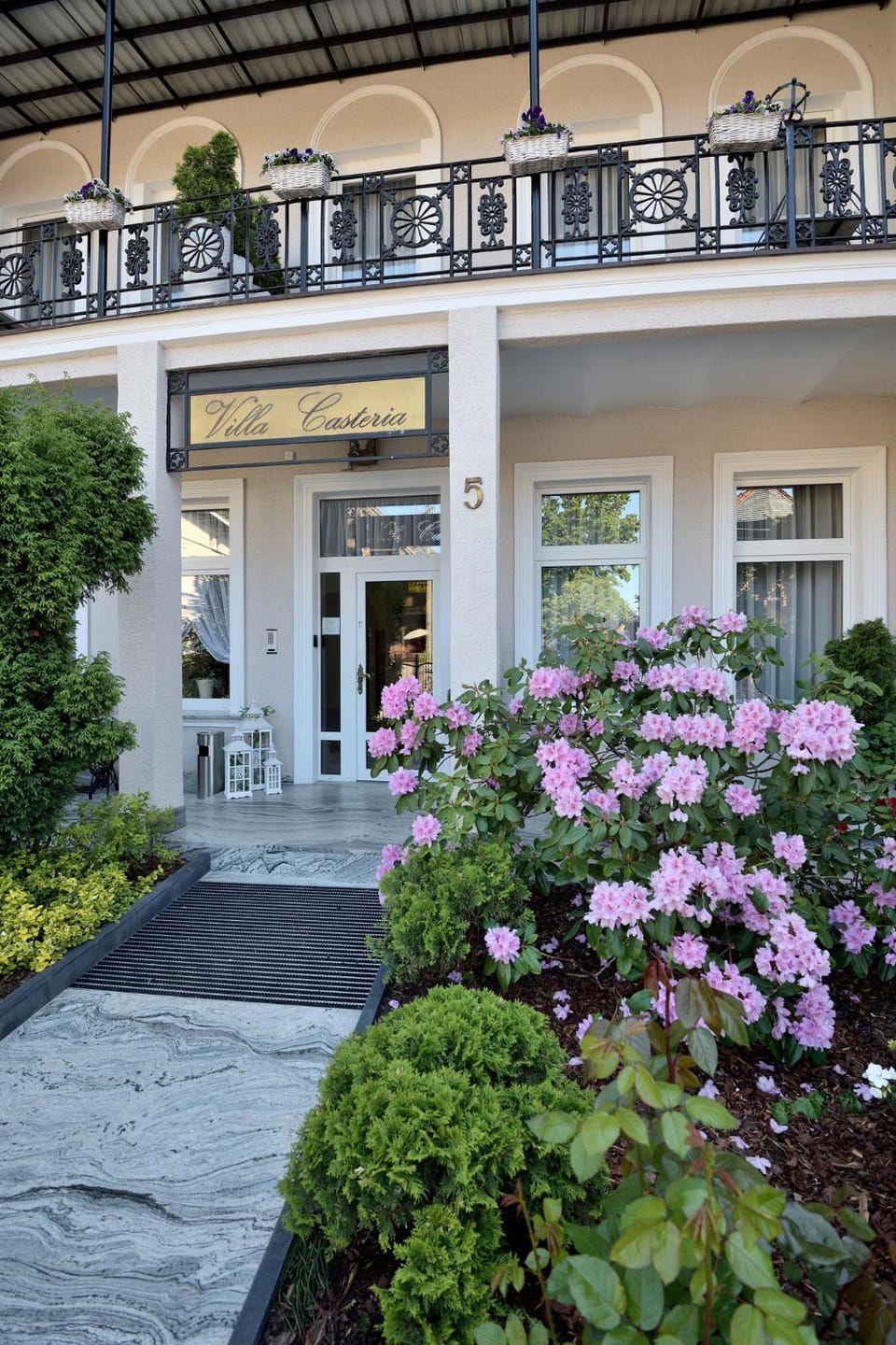 Property building, Facade/entrance