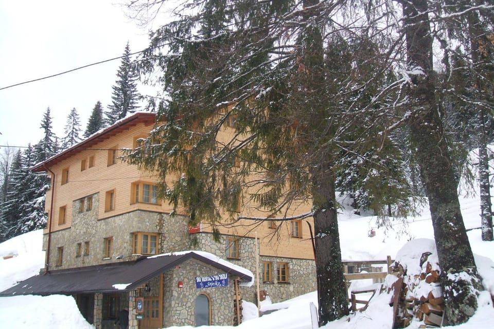 Facade/entrance