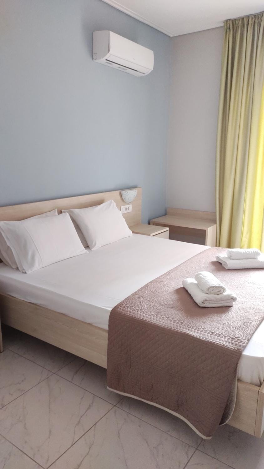 Bed, Photo of the whole room, Bedroom, towels, air conditioner