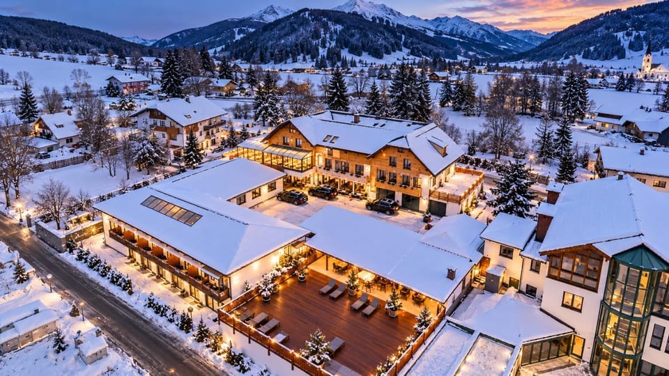 Property building, Nearby landmark, Day, Natural landscape, Bird's eye view, Winter, City view, Mountain view