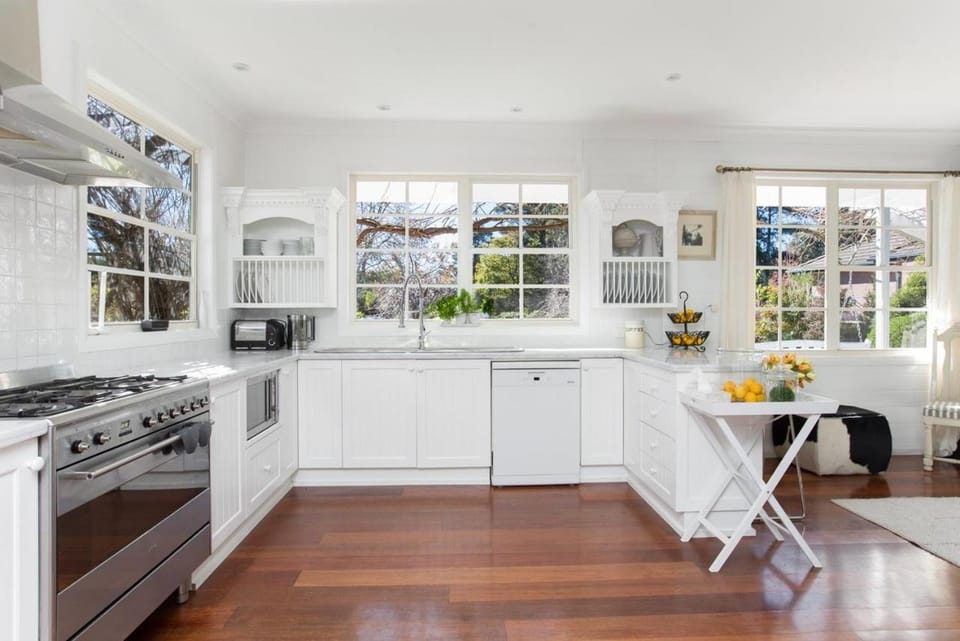 Coffee/tea facilities, Kitchen or kitchenette, Dining area