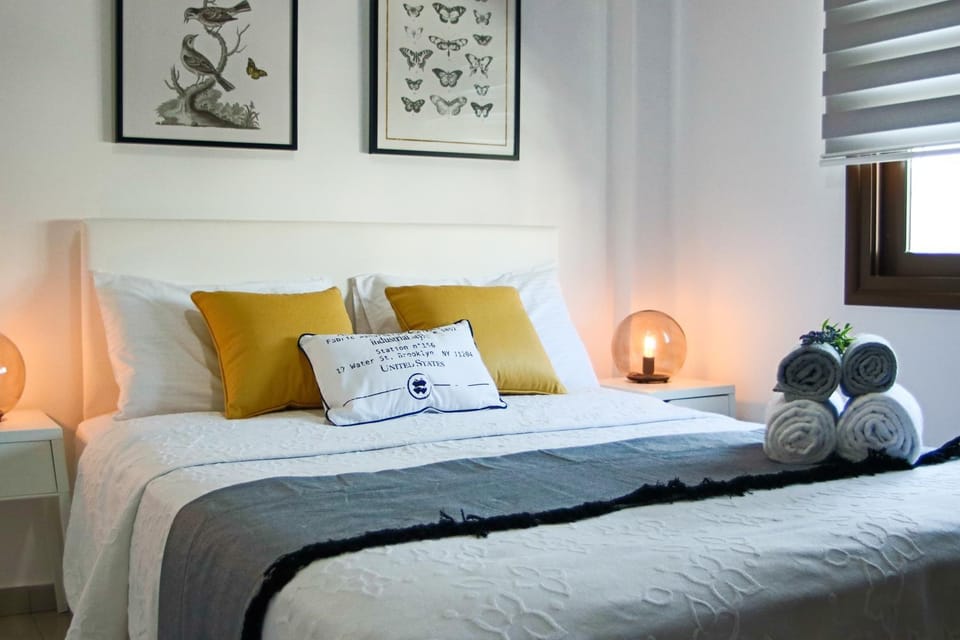 Bed, Decorative detail, Bedroom, Quiet street view