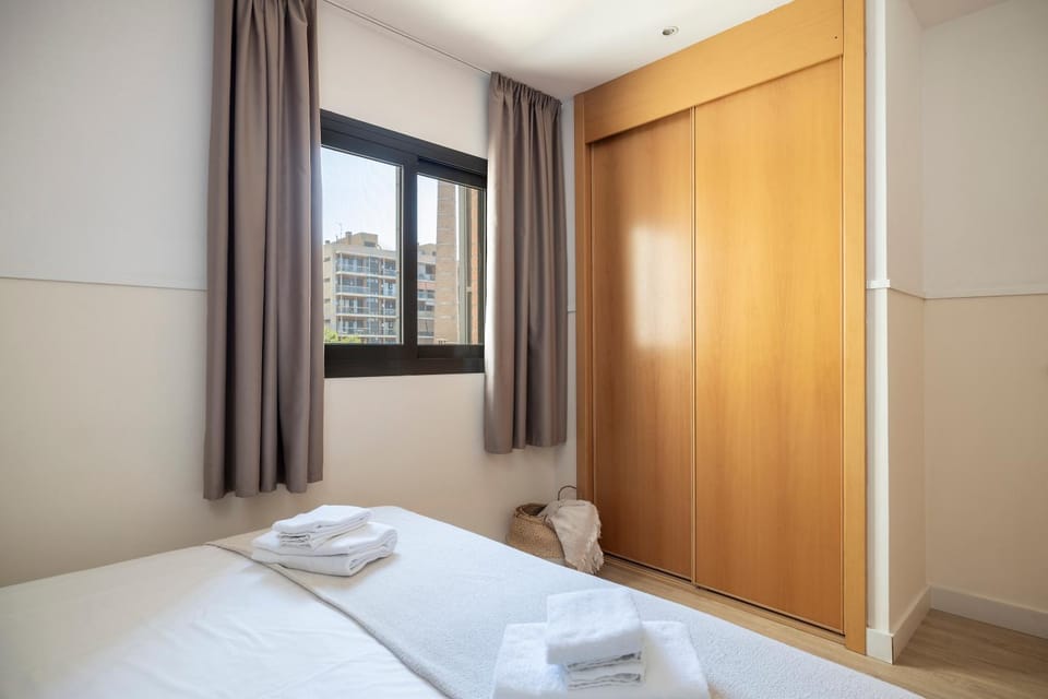 Bed, Bedroom, towels, wardrobe