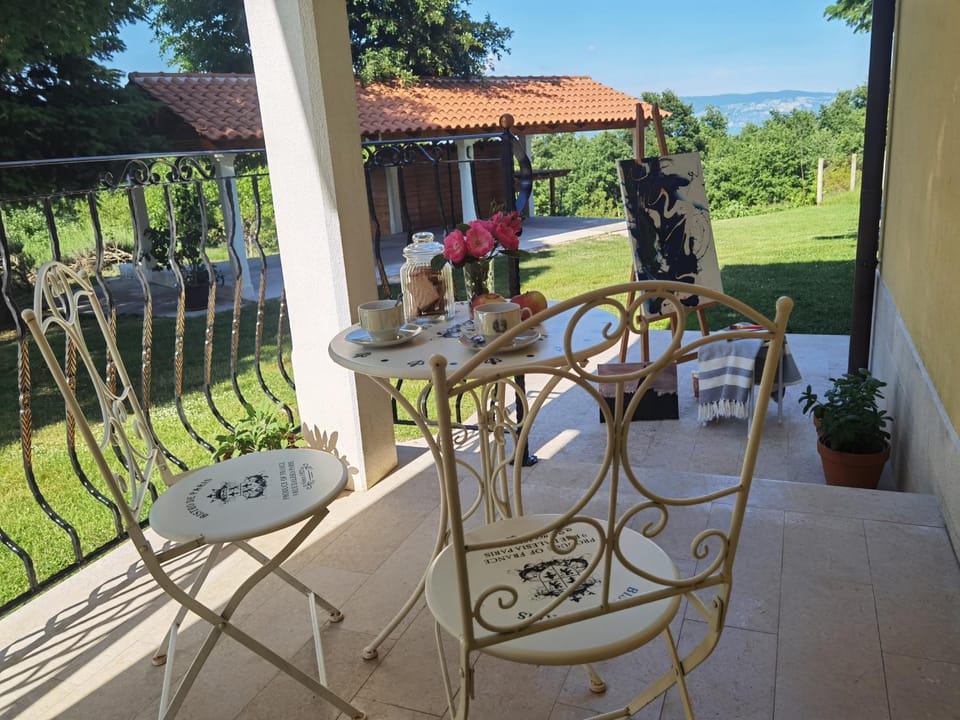 Facade/entrance, Garden, Balcony/Terrace