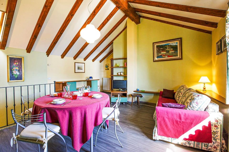 Kitchen or kitchenette, Seating area, Dining area