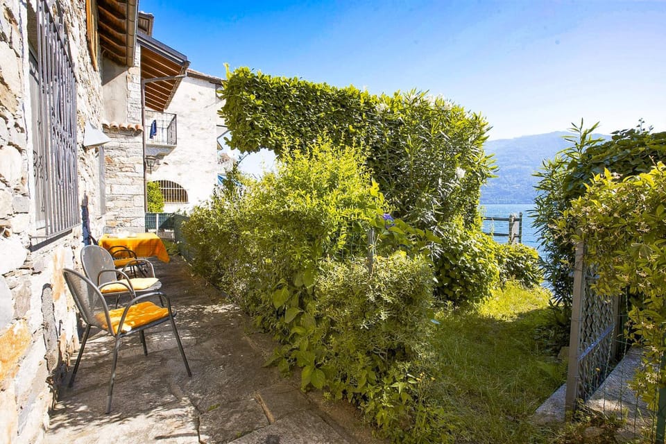 Balcony/Terrace, Mountain view