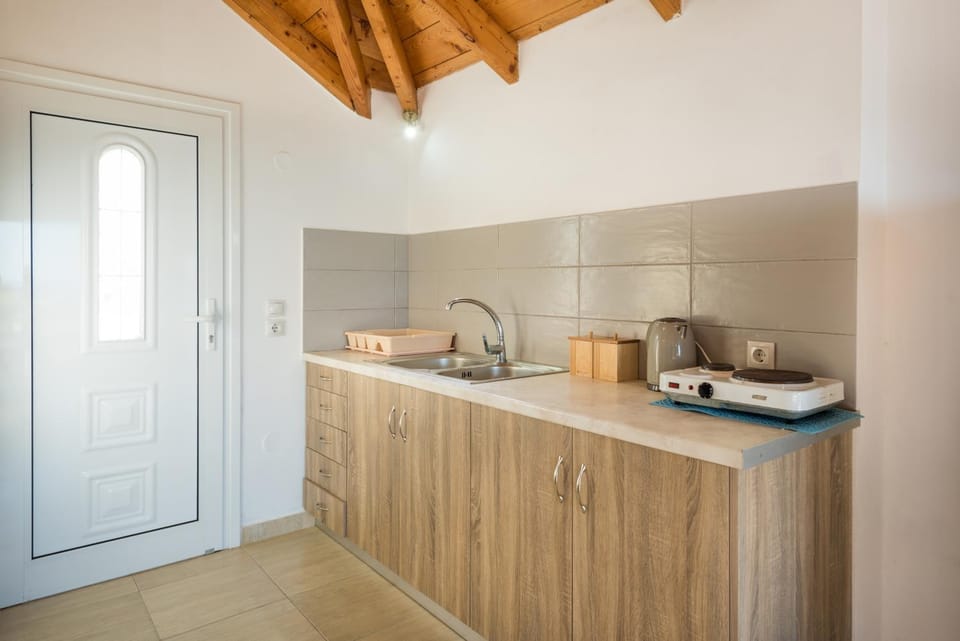 Coffee/tea facilities, Kitchen or kitchenette, Photo of the whole room