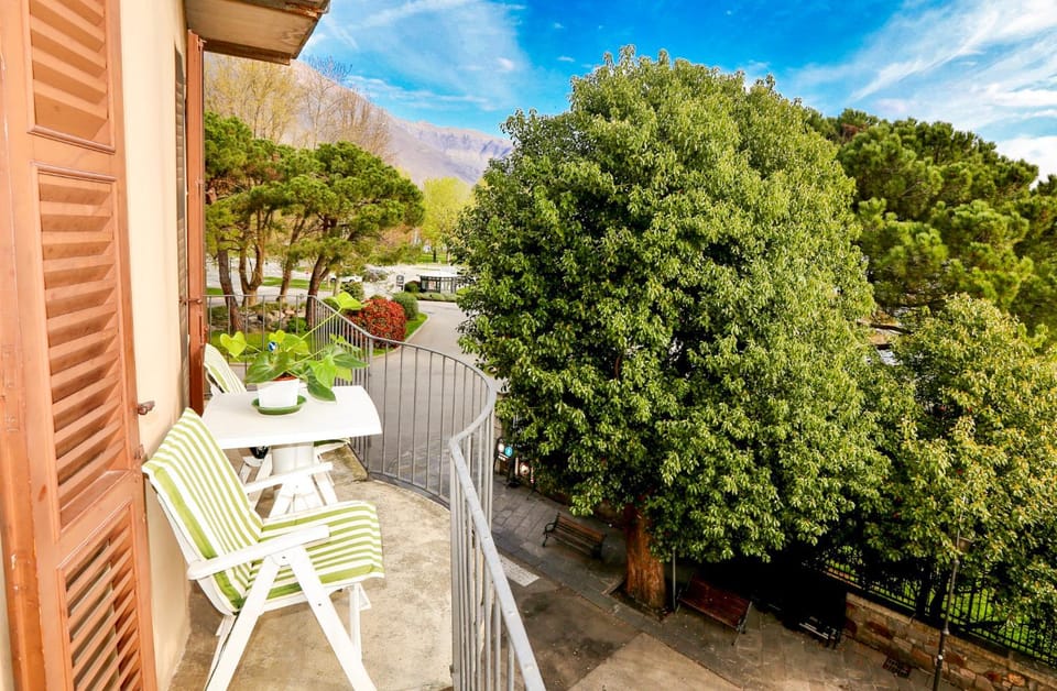 Balcony/Terrace, Mountain view