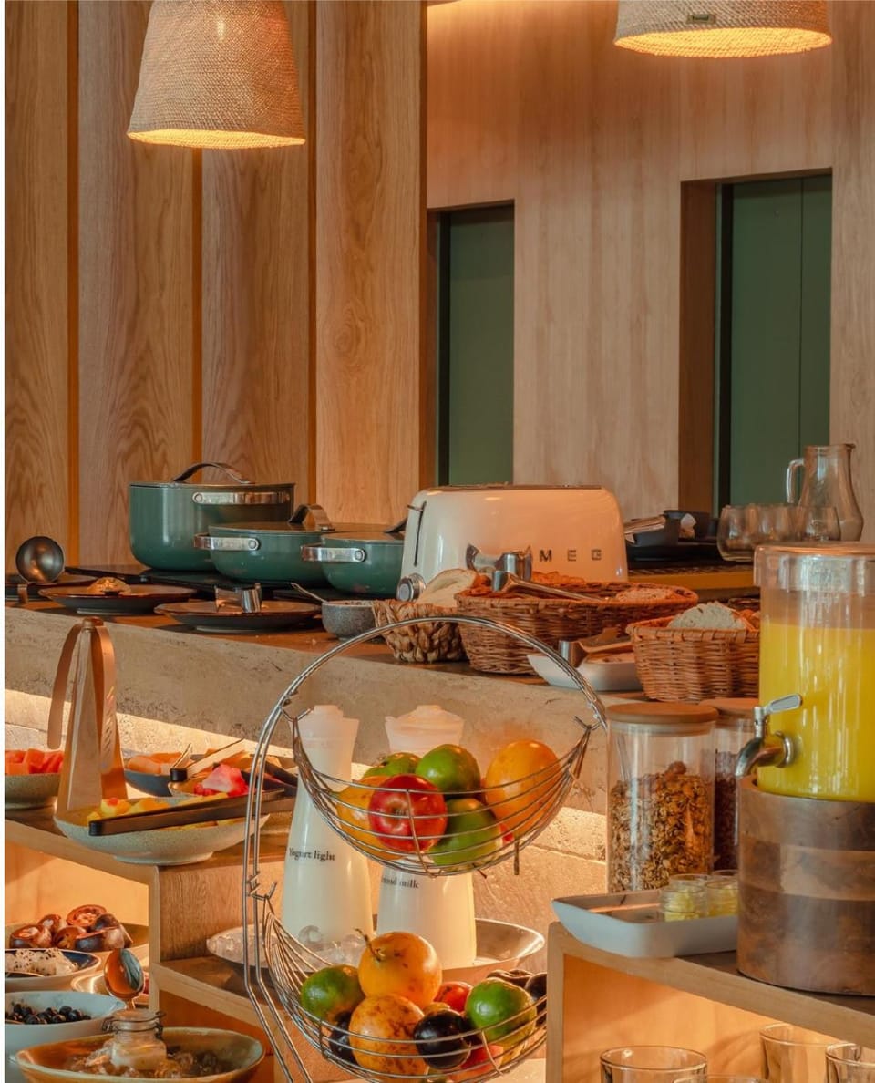 Restaurant/places to eat, Buffet breakfast