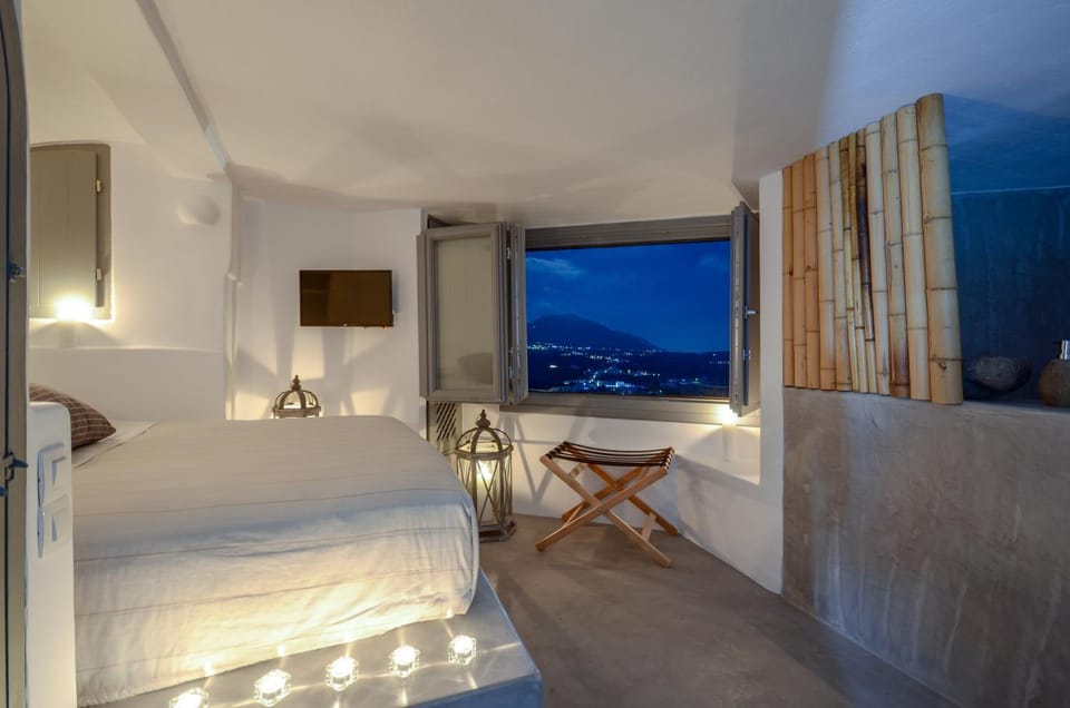 Bedroom, Mountain view, Sea view, Quiet street view