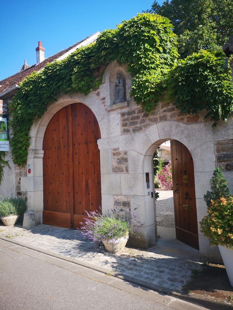 Facade/entrance