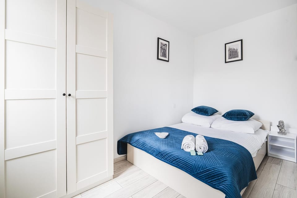 Bed, Bedroom, wardrobe