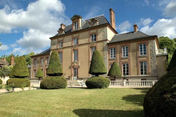 Château Rouillon d'Allest Bed and Breakfast in Fontainebleau