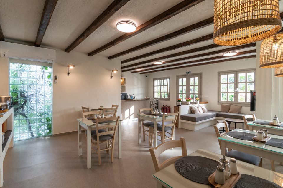 Property building, Restaurant/places to eat