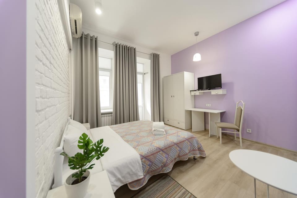 TV and multimedia, Balcony/Terrace, Photo of the whole room, Bedroom